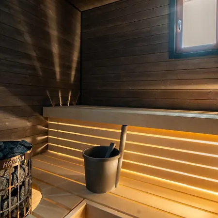 Cozy Arctic Circle *